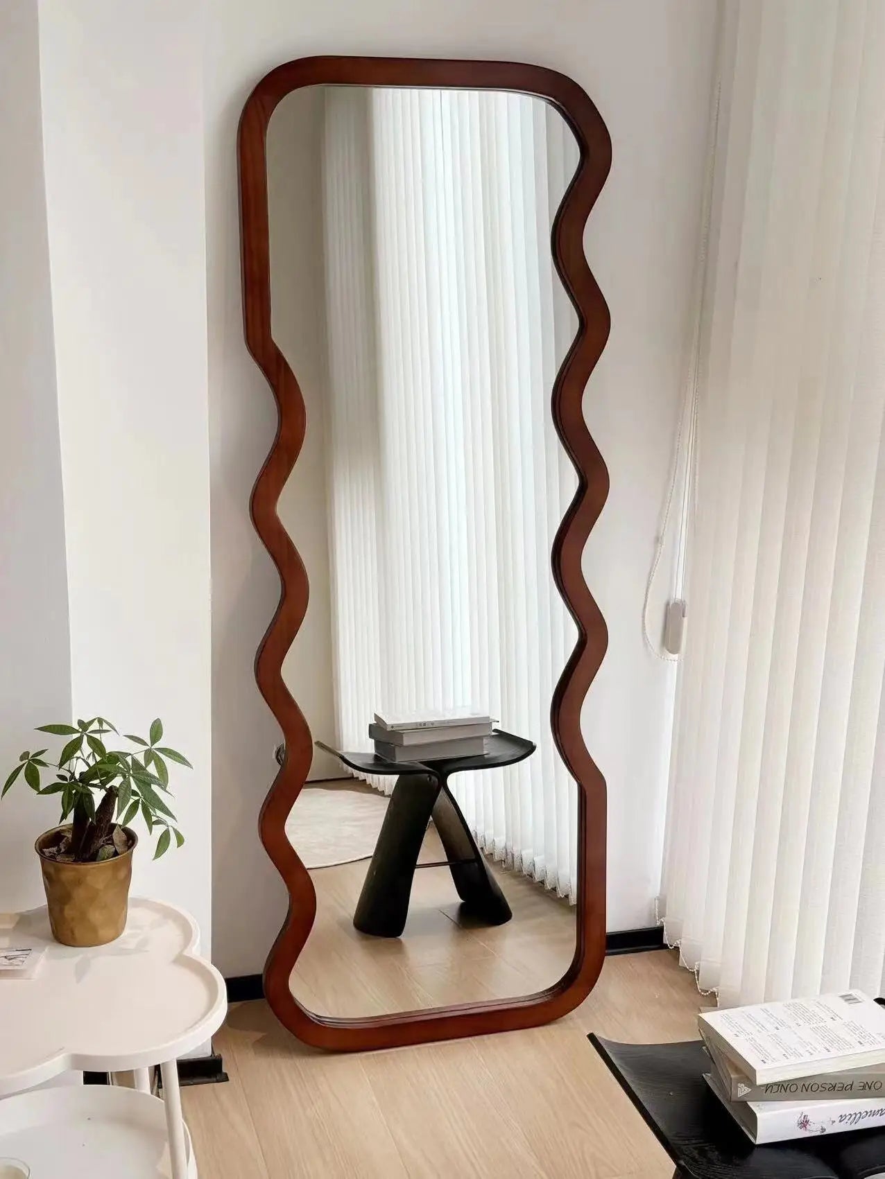 Retro Style Solid Mirror with Creative HD Border